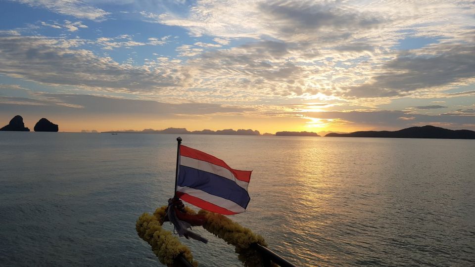 Small Group Phang Nga Bay Relaxing Sunset tour with Lunch - Koh Phanak Cave Exploration: Classic Limestone Drama
