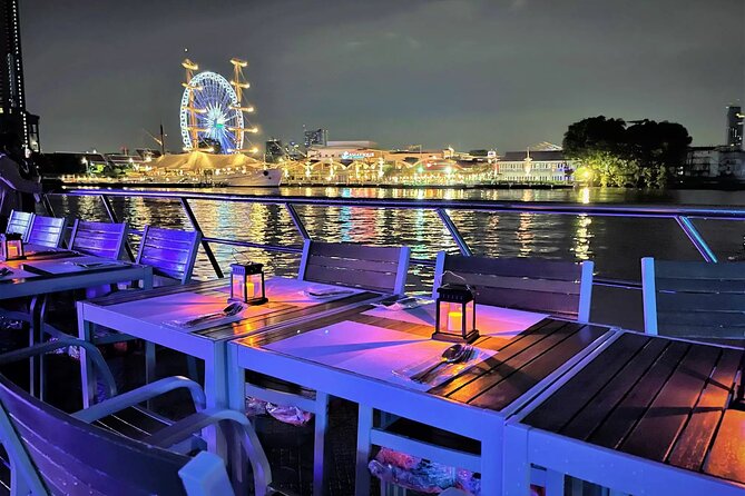 Smile Dinner Cruise Experience: Dining & Live Entertainment - Chao Phraya night views: Grand Palace and Temple of Dawn (with a caveat)