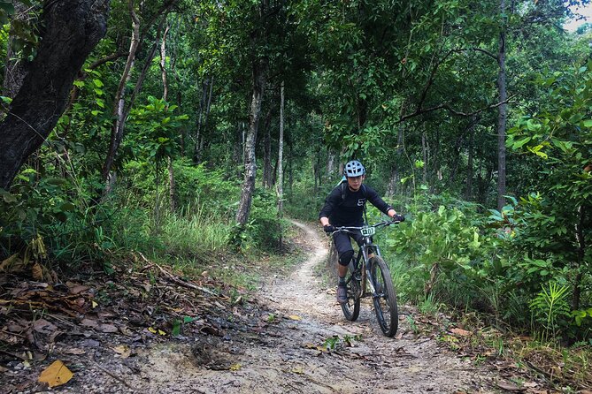 Smoke on the Water Trail Mountain Biking Tour Chiang Mai - Waterfalls and scenery breaks: how the stops change the rhythm