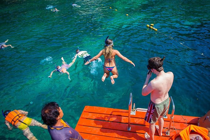 Snorkel Tour to Koh Nangyuan and the hidden bays of Koh Tao onboard the Oxygen - Lunch, snacks, gear, and the guide: what “included” really means