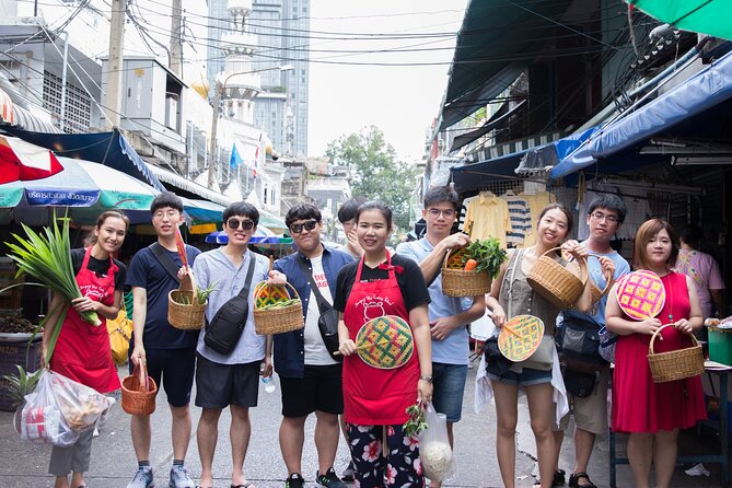 Sompong Thai Cooking School - Getting Oriented at Si Lom: What Your Morning Looks Like