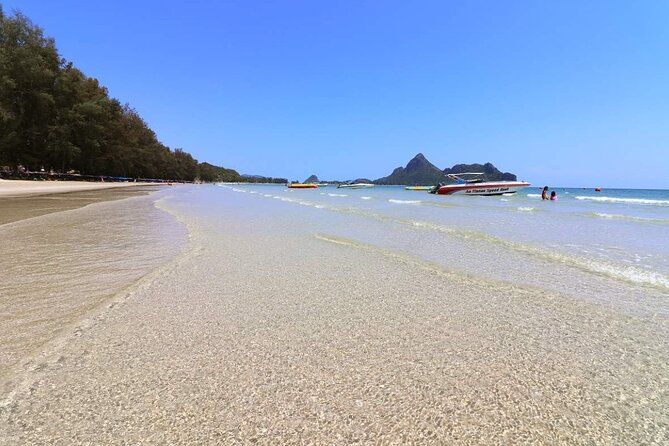 Stunning Ao Manao Bay & Prachuabkirikhan Private Guided Tour of Hua Hin - Lunch and the Comfort Factor: Why Included Food Matters on This Route