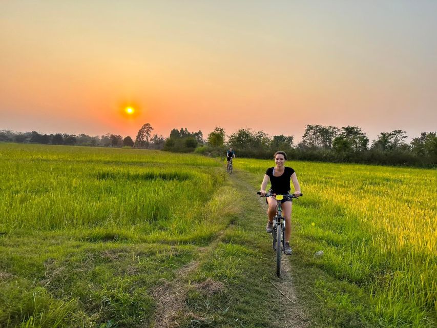 Sukhothai: 2.5-Hours Guided Countryside Sunset Bike Tour - Wood-Carving Factory Stop: Watching Traditional Thai Craft in Real Time