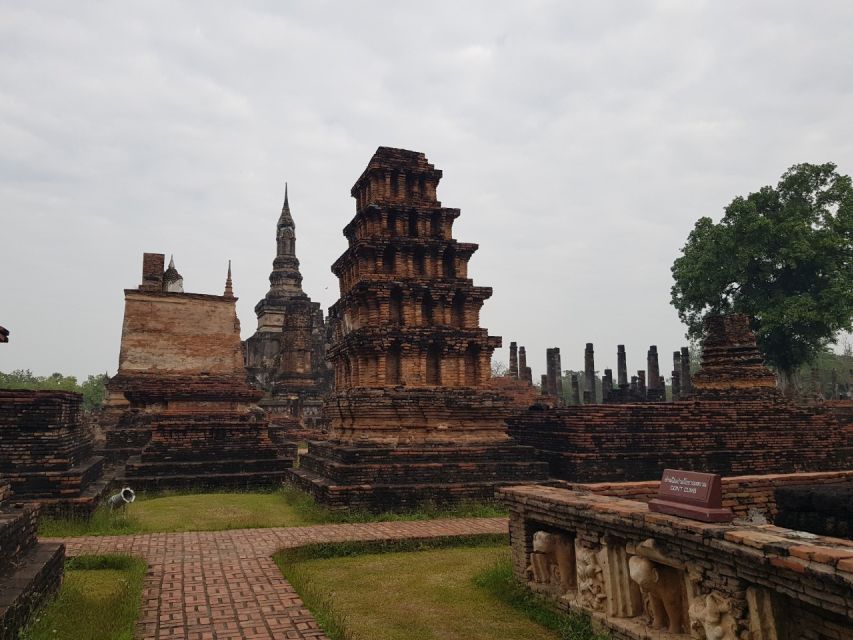 Sukhothai: Full-Day Historical Park Cycling Tour with Lunch - Why cycling the canals makes Sukhothai feel real