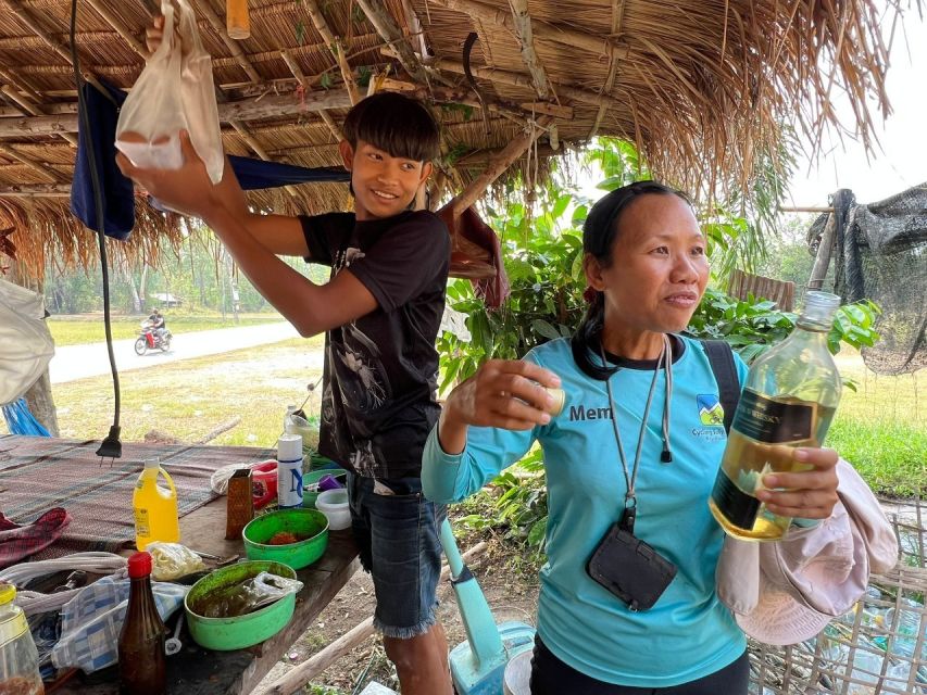 Sukhothai: Full-Day Historical Park Cycling Tour with Lunch - Lunch in Sukhothai: included Thai comfort, not a sad snack box