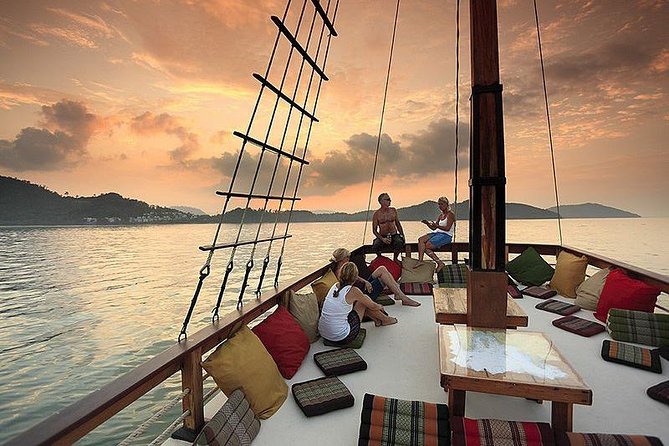 Sun & Sunset Dinner Cruise - Combine the best of both worlds - Boat comfort and group size: great for most people, watch for closeness