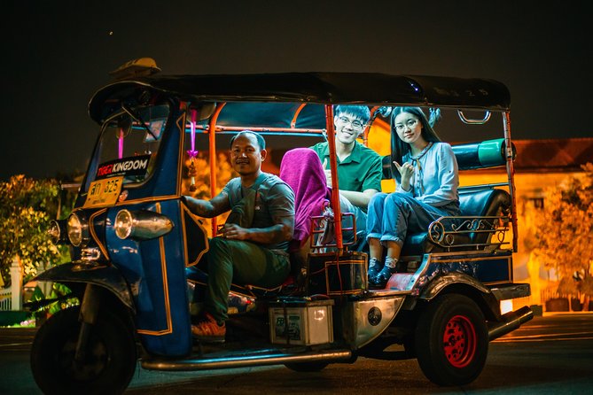 Sunlight or Moonlight: Chiang Mai City Tuk Tuk Tour - Why a Chiang Mai City Tuk Tuk Tour works so well after dark