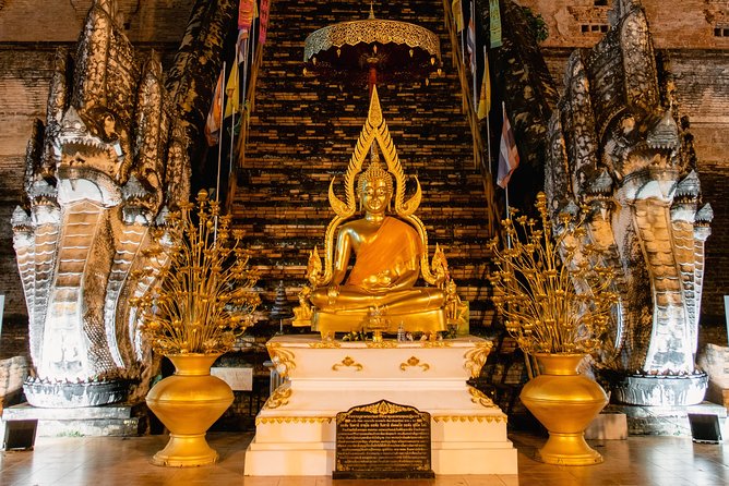 Sunlight or Moonlight: Chiang Mai City Tuk Tuk Tour - Stop 3: Wat Lok Moli for Lanna-style architecture and quieter context