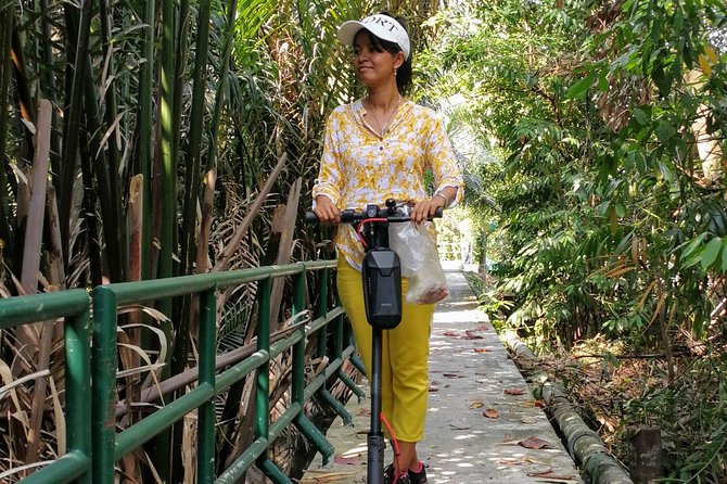 Take a E-Scooter Ride in Bangkok's Jungle - Getting started at Wat Khlong Toei Nok Pier and the ferry crossing