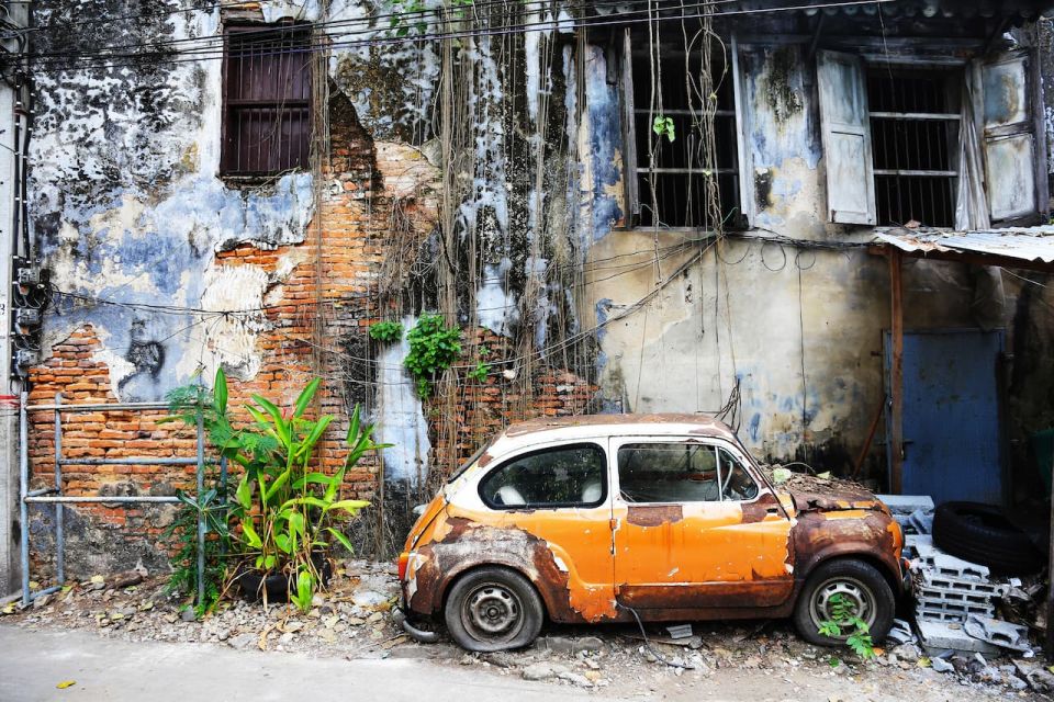 Talat Noi I A Journey Through Art and Culture l Bangkok - So Heng Tai Mansion: courtyard calm, plus your snack break