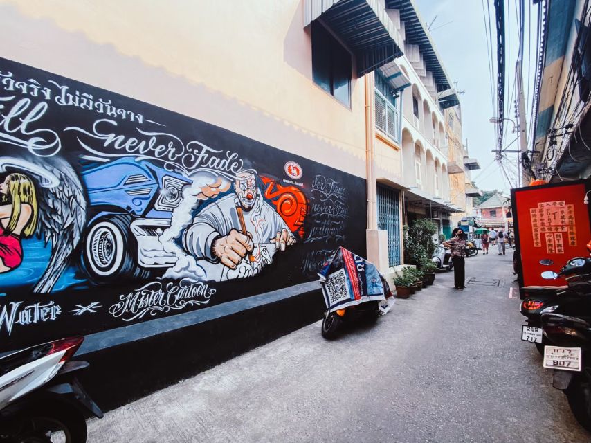 Talat Noi I A Journey Through Art and Culture l Bangkok - Tuk-tuk time: sliding through Chinatown’s wholesale energy