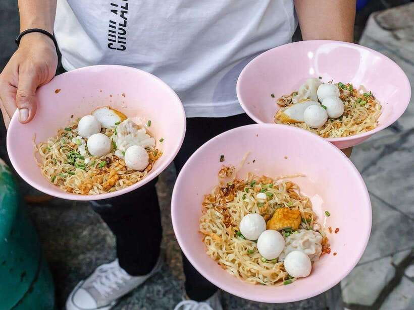 Taste of Bangkok: A 3-Hour Chinatown Food Feast - Starting at Wat Mangkon Kamalawat: Getting Your Bearings in Chinatown