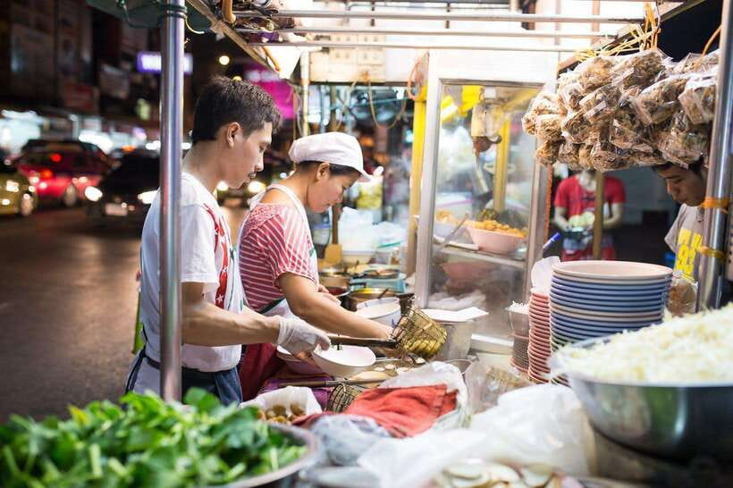 Taste of Bangkok: A 3-Hour Chinatown Food Feast - Sweet Ending at the Chinatown Gate: Finish Strong, Not Sorry