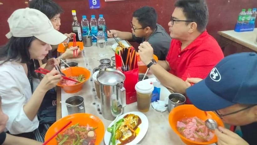 Taste of Chiang Mai: Michelin Guide & Street Food Tour - Lung Khajohn Wat Ket and the rice-skin dumplings stop