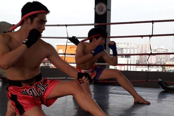 Thai Boxing Lesson, family and Kids Friendly - What Happens Before You Fight: Gear, Clothes, Warm-Up