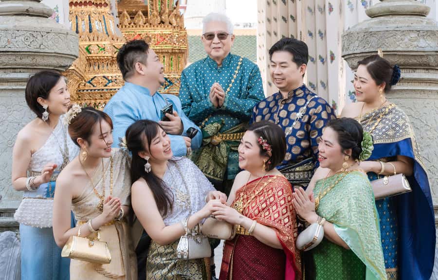 Thai Costume Photographer at Wat Arun/Pho in Bangkok - Thai Costume Photographer at Wat Arun and Wat Pho: The Real-World Pitch