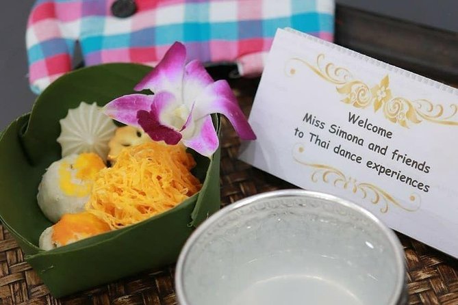 Thai Dance Class at Wat Arun - Enter Wat Arun Neighborhood, Then Dress Like You Mean It