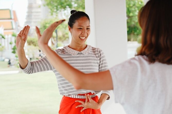 Thai Dance Class at Wat Arun - Why the Small Group Setup Feels Like Real Instruction