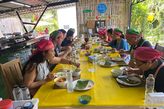 Thai Food experince cook & Eat 2 famouse Thai dishes - Timing and group size: what that means for your day
