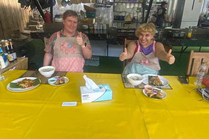 Thai Food experince cook & Eat 2 famouse Thai dishes - Your half-day flow: market first, then cook at Woody Kitchen