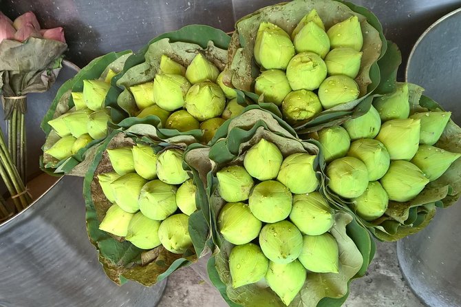 Thai Tour Guide : PRIVATE Highlight of Bangkok + Canal Tour + Simple Thai Lunch - Stop 5: Pak Khlong Flower Talat, wholesale markets and daily beauty