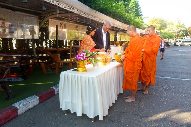Thai Wedding ceremony (Bangkok) - Who should book this Thai Buddhist wedding experience (and who should skip it)