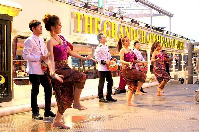 The Chaophraya Cruise : LUXURY 5 STAR Dinner Cruise Program - Boarding and the 19:15–21:00 Cruise Experience