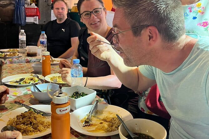 The Highest Rated Food Tour in Bangkok 10+ Tastings - The tasting lineup: curry, noodles, pork leg, dumplings, and dessert