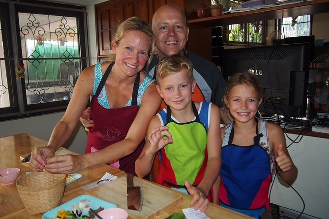 Tomyumthai Cooking Class in Chiang Mai - Eating your way through the lesson: fresh, not a wait-and-hope meal