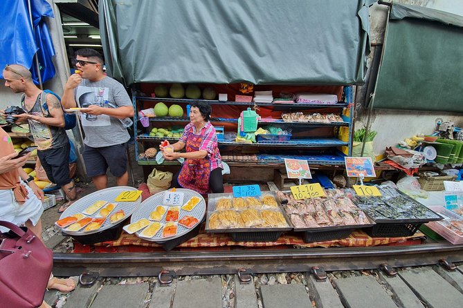 Train & Floating Market Food Adventure + Scenic train ride - Damnoen Saduak Floating Market: boat time and market bites