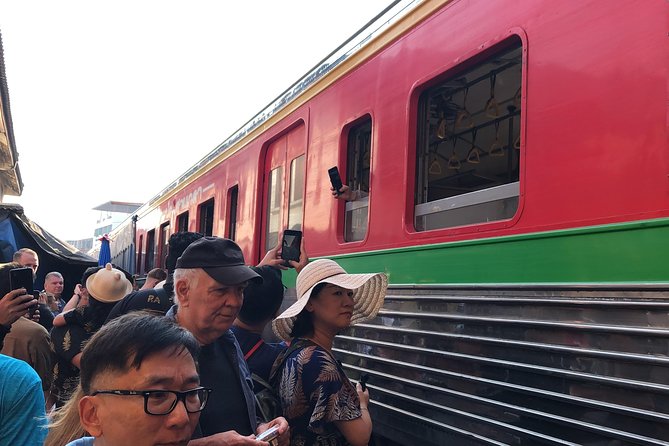 Train Market and Floating Market half day tour - Who this tour suits best in Bangkok