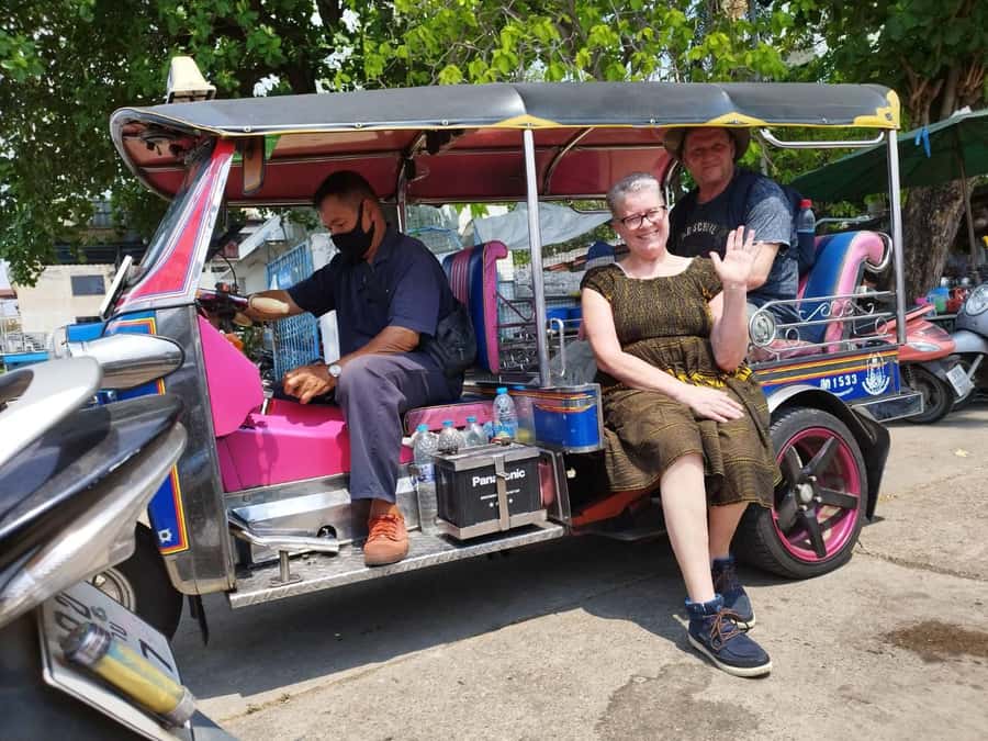 Tuk-Tuk, Longtail-boat and Rickshaw Bangkok jungle Tour - Klong Toei Market: the sensory Bangkok warm-up