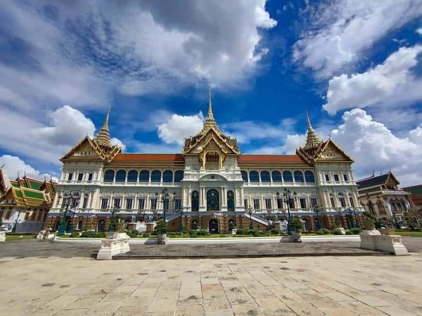 Tuk-Tuk & Longtail Boat : Bangkok Private Tour - Afternoon itinerary (15:00–19:00): Wat Arun again, plus rooftop views and Chinatown