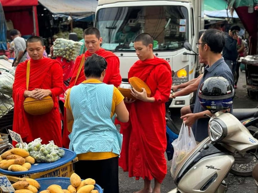 Walk With Monks Collecting Alms(meeting point maybe change) - Meeting at Wat Chai Sri Phum and Setting Expectations