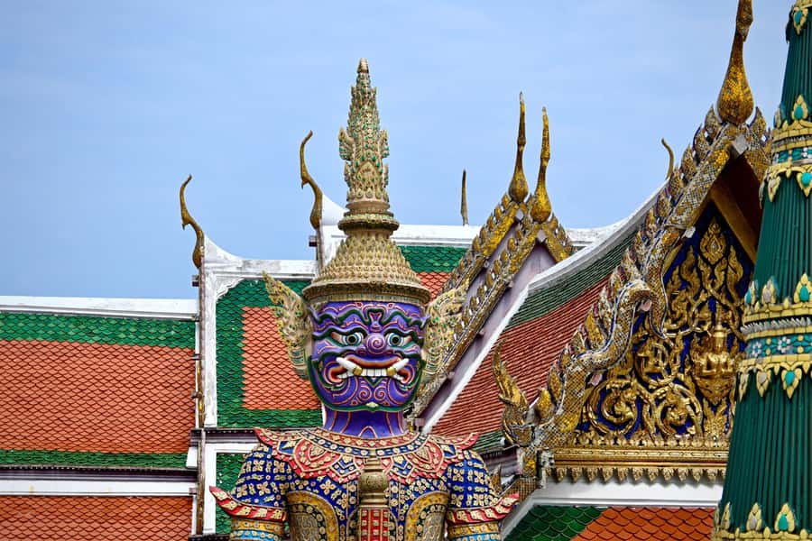 Walking tour Grand Palace, Emerald Buddha, Wat Pho, Wat Arun - Grand Palace and Emerald Buddha: the royal complex that still lives