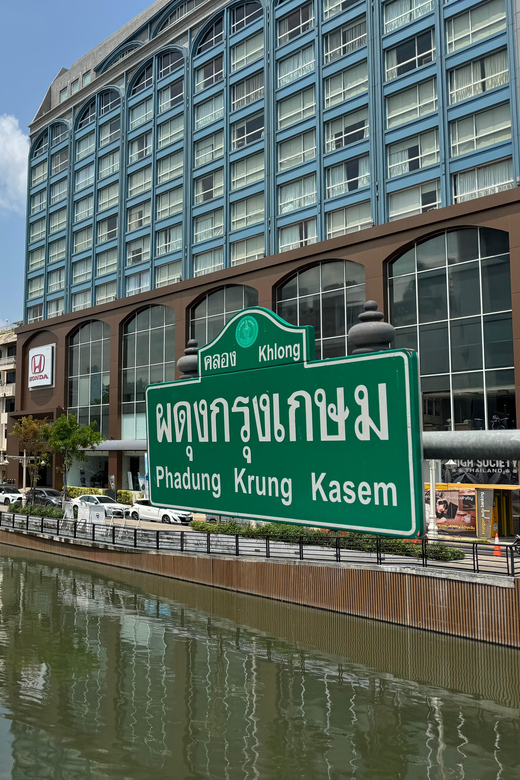 Walking Tour in Bangkok - Indian Town and the Largest Flower Market in Thailand