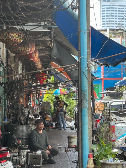 Walking Tour in Bangkok - Bang Rak to Talat Noi: Street Art, Old Alleys, and Chinese Heritage on Foot