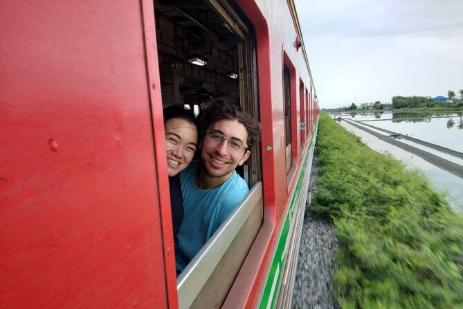 Wheelchair & Luxury Tour to Floating & Railway Markets - Khum Damnoen Resort restaurant stop: where lunch fits into the day