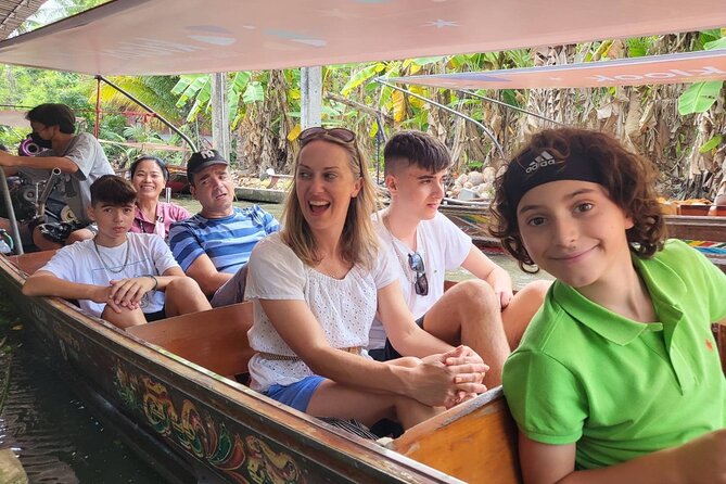 Wheelchair & Luxury Tour to Floating & Railway Markets - Getting there in a private luxury van without burning your day