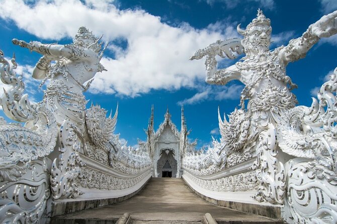 White, Red/Black and Blue Temples Full Day Trip From Chiang Mai - Chiang Rai in One Day: what the 13–14 hour schedule really feels like