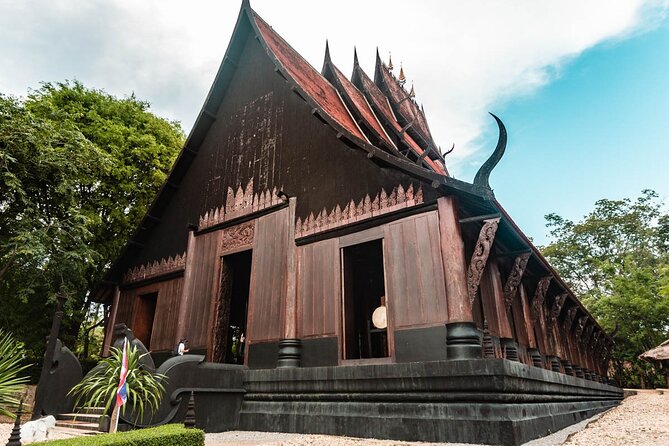 White, Red/Black and Blue Temples Full Day Trip From Chiang Mai - Baan Dam Museum (Black House): the most art-y stop on the day