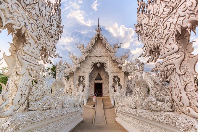 White Temple-Black House & Blue Temple Tour From Chiang Mai - Wat Rong Khun (White Temple): Why This Stop Takes About an Hour