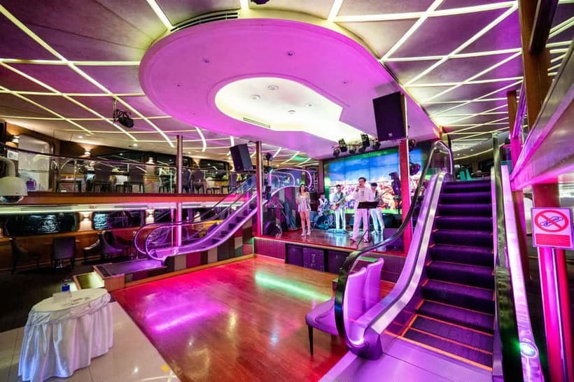 Wonderful Pearl Cruise with Hotel Transfer - Live music onboard: a calmer kind of atmosphere