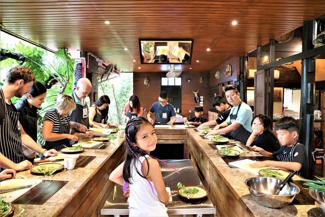 Your Introduction to the Thai Kitchen - Menu Set 4 - Chatchai Market: buying ingredients the way locals do