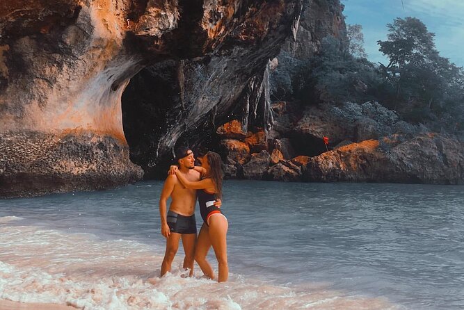️ Krabi Instagram Tour: The Most Famous Spots (Private & All-Inclusive) - Wat Kaew Korawaram: the hilltop temple stop above Krabi town